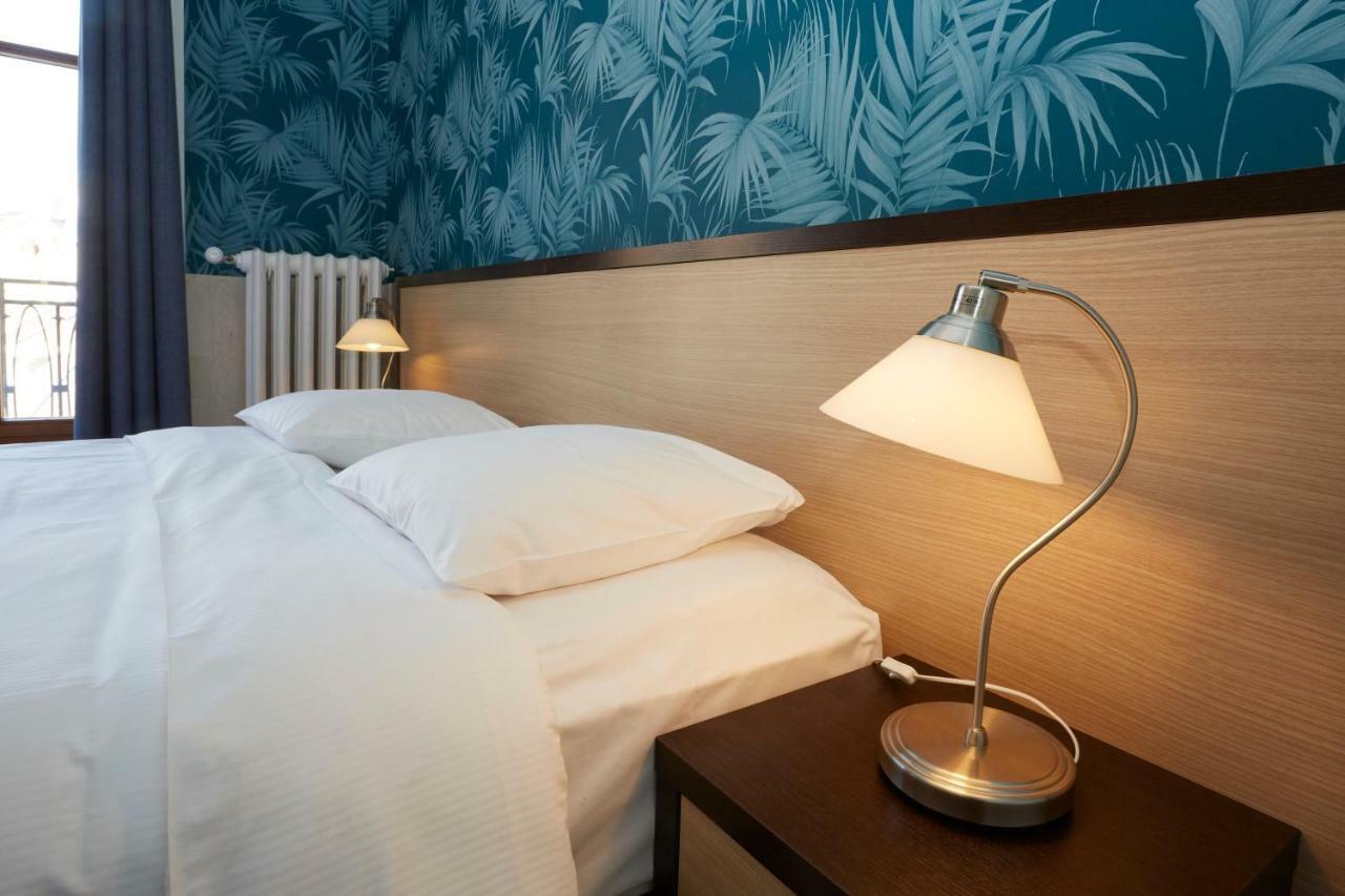 Central Hotel 2*